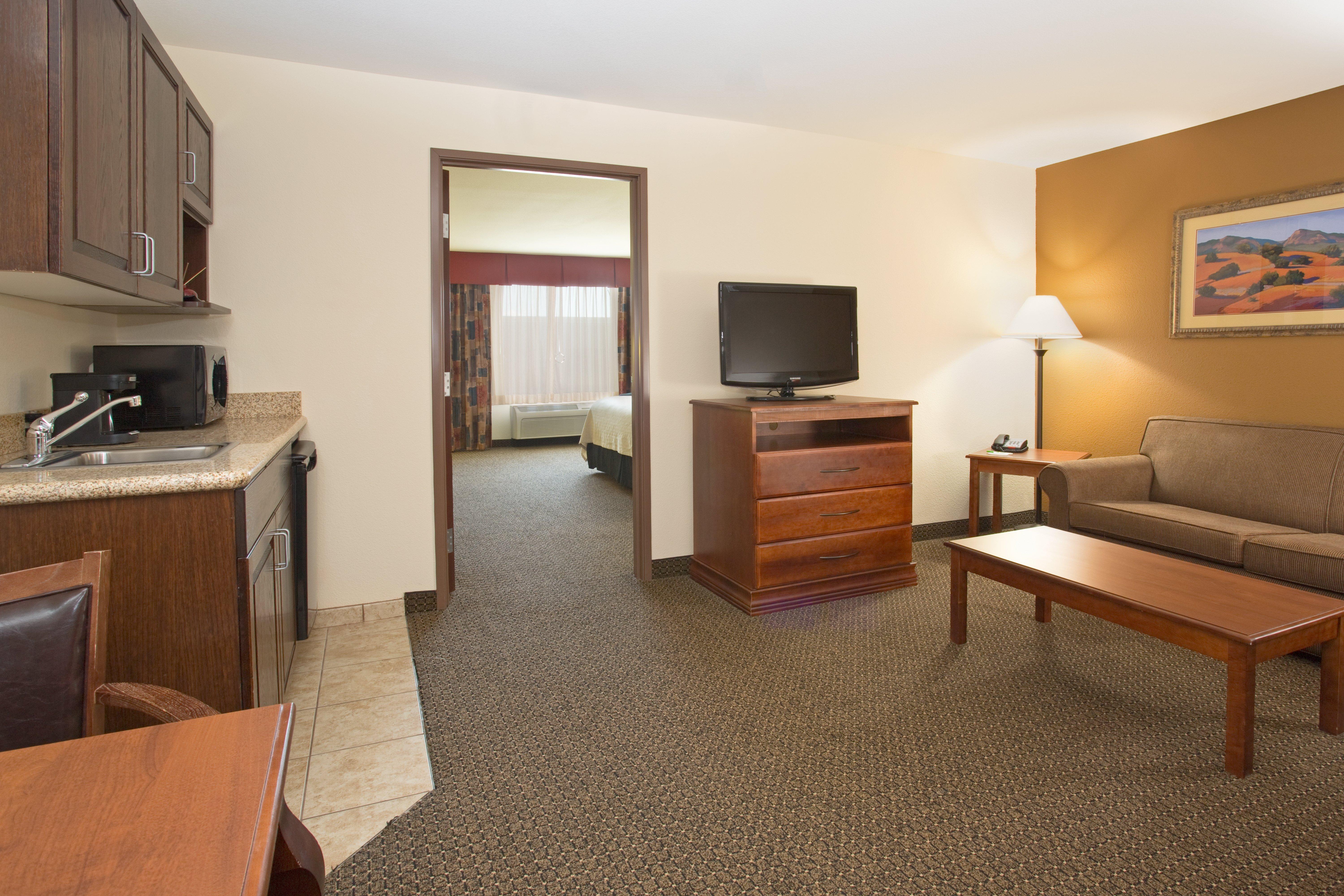Holiday Inn Express & Suites Trinidad By Ihg Eksteriør billede